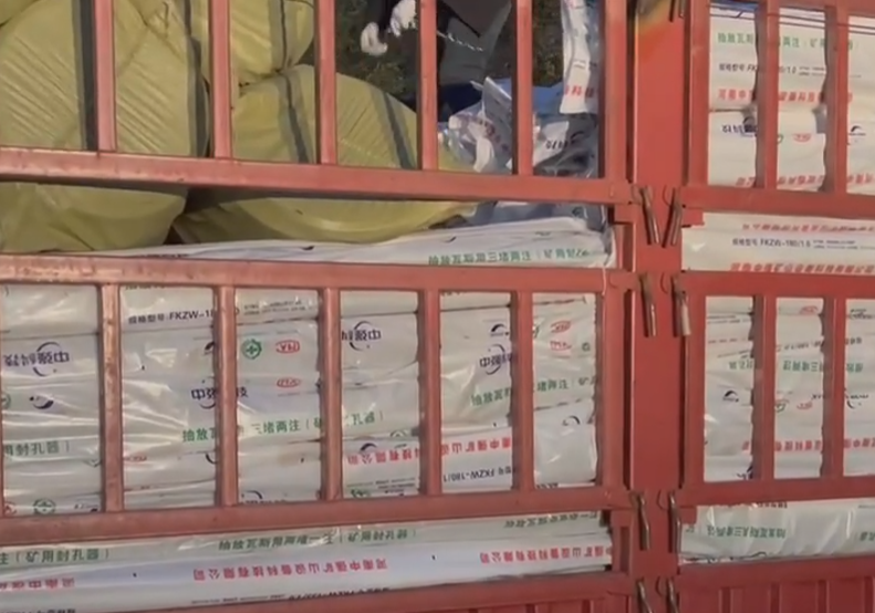 2022-11-29滿滿一車礦用封孔器、瓦斯抽放軟管發(fā)往山西
